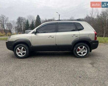 Серый Хендай Туксон, объемом двигателя 1.98 л и пробегом 205 тыс. км за 6700 $, фото 9 на Automoto.ua