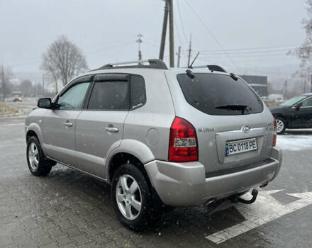 Сірий Хендай Туксон, об'ємом двигуна 1.99 л та пробігом 252 тис. км за 6700 $, фото 9 на Automoto.ua