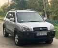 Сірий Хендай Туксон, об'ємом двигуна 2 л та пробігом 262 тис. км за 4400 $, фото 2 на Automoto.ua