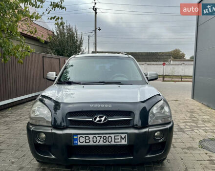 Сірий Хендай Туксон, об'ємом двигуна 2 л та пробігом 200 тис. км за 7500 $, фото 4 на Automoto.ua