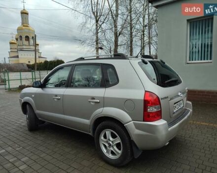 Серый Хендай Туксон, объемом двигателя 1.99 л и пробегом 178 тыс. км за 6700 $, фото 3 на Automoto.ua