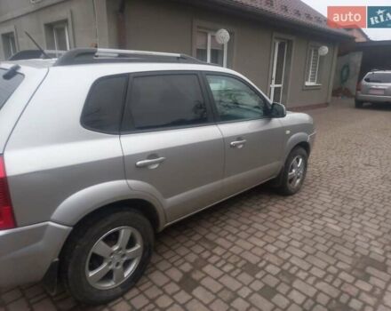 Серый Хендай Туксон, объемом двигателя 2 л и пробегом 226 тыс. км за 6200 $, фото 5 на Automoto.ua