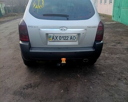 Сірий Хендай Туксон, об'ємом двигуна 2 л та пробігом 300 тис. км за 7000 $, фото 2 на Automoto.ua