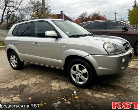 Серый Хендай Туксон, объемом двигателя 2 л и пробегом 228 тыс. км за 8000 $, фото 3 на Automoto.ua