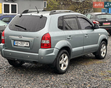 Серый Хендай Туксон, объемом двигателя 1.98 л и пробегом 253 тыс. км за 7650 $, фото 3 на Automoto.ua