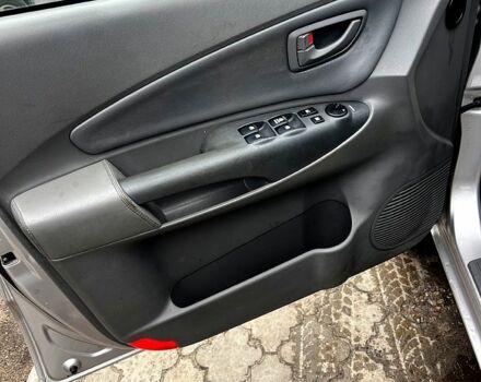 Серый Хендай Туксон, объемом двигателя 2 л и пробегом 228 тыс. км за 8000 $, фото 5 на Automoto.ua