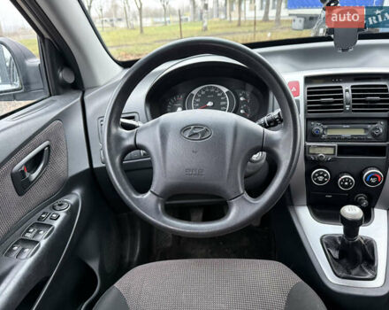 Сірий Хендай Туксон, об'ємом двигуна 2 л та пробігом 193 тис. км за 5999 $, фото 4 на Automoto.ua