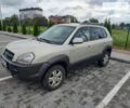 Серый Хендай Туксон, объемом двигателя 1.98 л и пробегом 330 тыс. км за 7400 $, фото 1 на Automoto.ua