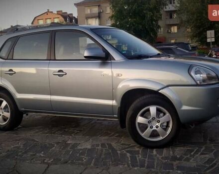 Сірий Хендай Туксон, об'ємом двигуна 2 л та пробігом 207 тис. км за 8700 $, фото 15 на Automoto.ua