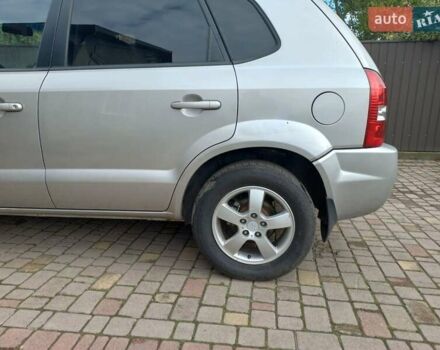 Серый Хендай Туксон, объемом двигателя 2 л и пробегом 224 тыс. км за 6900 $, фото 9 на Automoto.ua