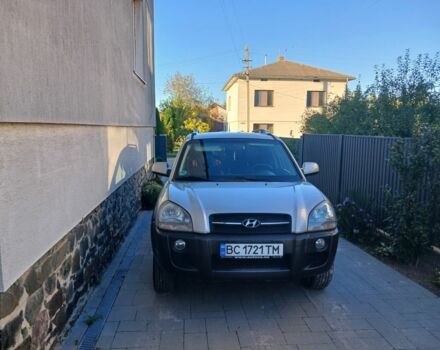 Сірий Хендай Туксон, об'ємом двигуна 2 л та пробігом 235 тис. км за 6100 $, фото 3 на Automoto.ua