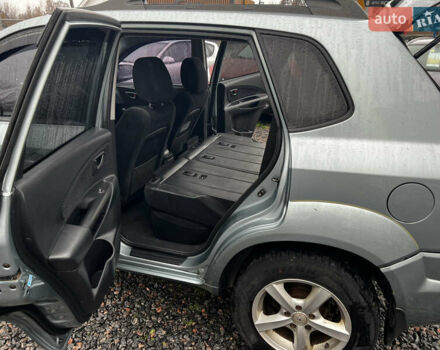 Серый Хендай Туксон, объемом двигателя 1.98 л и пробегом 253 тыс. км за 7650 $, фото 27 на Automoto.ua
