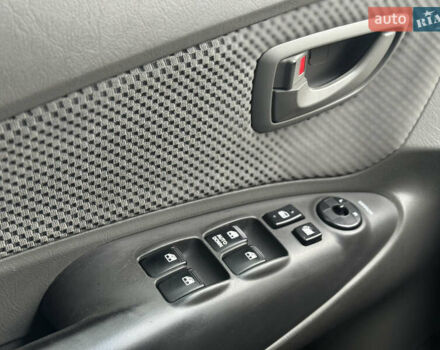 Серый Хендай Туксон, объемом двигателя 1.98 л и пробегом 241 тыс. км за 7000 $, фото 58 на Automoto.ua