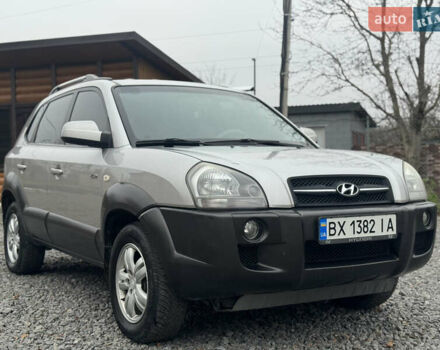 Серый Хендай Туксон, объемом двигателя 1.98 л и пробегом 241 тыс. км за 7000 $, фото 29 на Automoto.ua