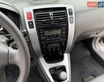 Серый Хендай Туксон, объемом двигателя 1.98 л и пробегом 252 тыс. км за 6950 $, фото 14 на Automoto.ua