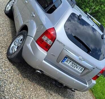 Серый Хендай Туксон, объемом двигателя 2 л и пробегом 260 тыс. км за 7000 $, фото 5 на Automoto.ua