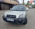 Серый Хендай Туксон, объемом двигателя 2 л и пробегом 210 тыс. км за 7000 $, фото 4 на Automoto.ua