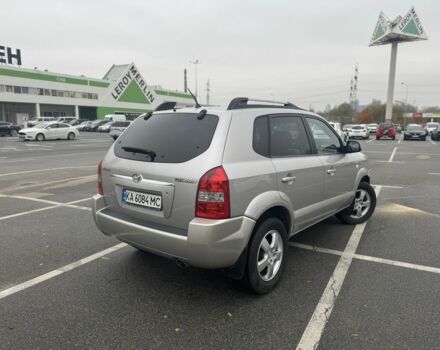 Серый Хендай Туксон, объемом двигателя 2 л и пробегом 176 тыс. км за 7300 $, фото 5 на Automoto.ua