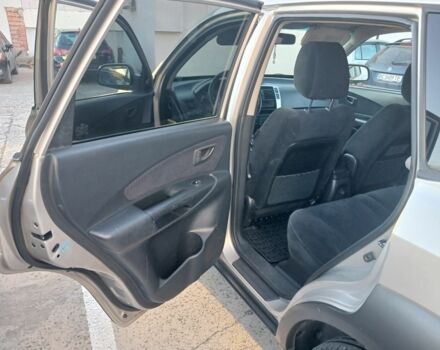 Сірий Хендай Туксон, об'ємом двигуна 2 л та пробігом 235 тис. км за 6100 $, фото 6 на Automoto.ua