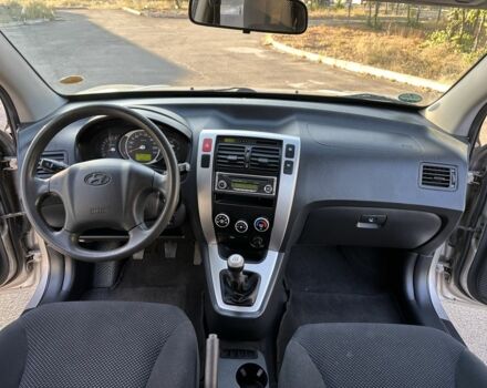 Серый Хендай Туксон, объемом двигателя 2 л и пробегом 188 тыс. км за 8800 $, фото 12 на Automoto.ua