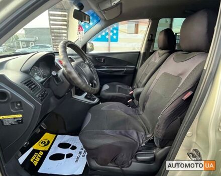 Сірий Хендай Туксон, об'ємом двигуна 2 л та пробігом 326 тис. км за 7750 $, фото 13 на Automoto.ua