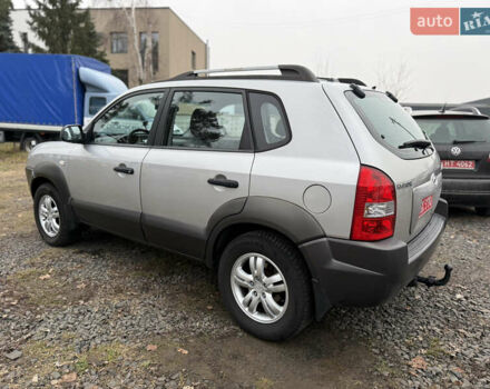 Сірий Хендай Туксон, об'ємом двигуна 2 л та пробігом 193 тис. км за 5999 $, фото 2 на Automoto.ua