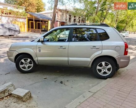 Сірий Хендай Туксон, об'ємом двигуна 2 л та пробігом 277 тис. км за 8000 $, фото 3 на Automoto.ua