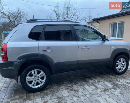 Сірий Хендай Туксон, об'ємом двигуна 2 л та пробігом 105 тис. км за 6990 $, фото 9 на Automoto.ua