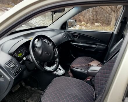 Хендай Туксон 2006 в Носовке на Automoto.ua Серый Хендай Туксон, объемом двигателя 2.7 л и пробегом 211 тыс. км за 7500 $, фото 6 на Automoto.ua