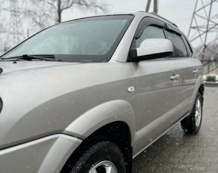 Сірий Хендай Туксон, об'ємом двигуна 1.99 л та пробігом 252 тис. км за 6700 $, фото 25 на Automoto.ua