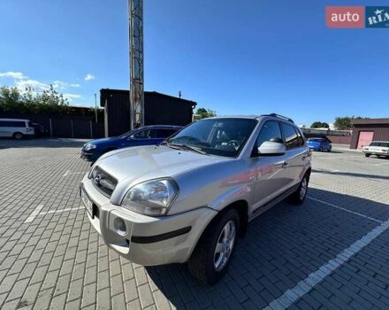 Сірий Хендай Туксон, об'ємом двигуна 1.98 л та пробігом 227 тис. км за 7500 $, фото 1 на Automoto.ua