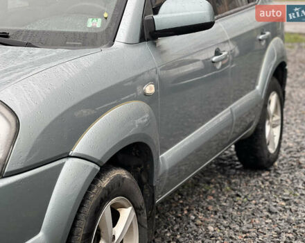 Серый Хендай Туксон, объемом двигателя 1.98 л и пробегом 253 тыс. км за 7650 $, фото 10 на Automoto.ua