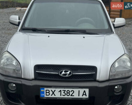 Серый Хендай Туксон, объемом двигателя 1.98 л и пробегом 241 тыс. км за 7000 $, фото 59 на Automoto.ua