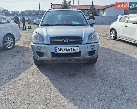 Сірий Хендай Туксон, об'ємом двигуна 1.98 л та пробігом 235 тис. км за 8200 $, фото 3 на Automoto.ua