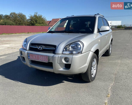 Серый Хендай Туксон, объемом двигателя 2 л и пробегом 140 тыс. км за 8100 $, фото 1 на Automoto.ua