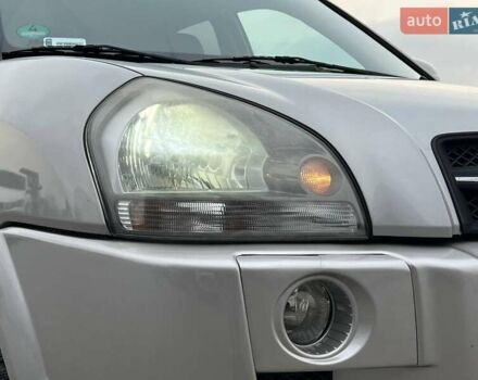 Серый Хендай Туксон, объемом двигателя 2 л и пробегом 263 тыс. км за 7440 $, фото 10 на Automoto.ua