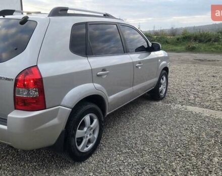 Хендай Туксон 2006 в Тячеве на Automoto.ua Серый Хендай Туксон, объемом двигателя 1.98 л и пробегом 192 тыс. км за 6950 $, фото 2 на Automoto.ua