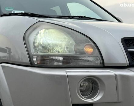 Сірий Хендай Туксон, об'ємом двигуна 2 л та пробігом 263 тис. км за 7440 $, фото 11 на Automoto.ua