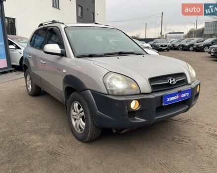 Серый Хендай Туксон, объемом двигателя 2 л и пробегом 108 тыс. км за 9200 $, фото 3 на Automoto.ua