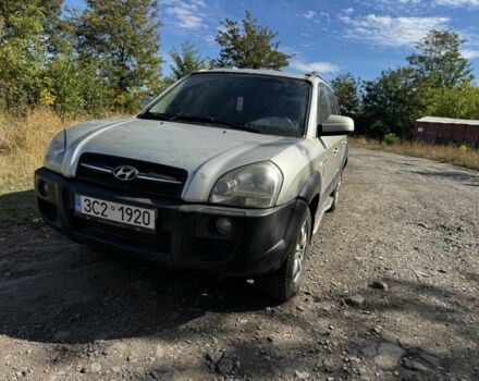 Хендай Туксон 2006 в Краматорске на Automoto.ua Серый Хендай Туксон, объемом двигателя 2 л и пробегом 300 тыс. км за 3500 $, фото 1 на Automoto.ua