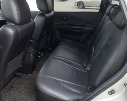 Серый Хендай Туксон, объемом двигателя 1.98 л и пробегом 278 тыс. км за 5300 $, фото 24 на Automoto.ua