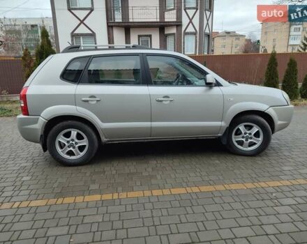 Серый Хендай Туксон, объемом двигателя 1.99 л и пробегом 178 тыс. км за 6700 $, фото 9 на Automoto.ua