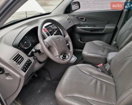 Сірий Хендай Туксон, об'ємом двигуна 1.98 л та пробігом 160 тис. км за 8000 $, фото 14 на Automoto.ua