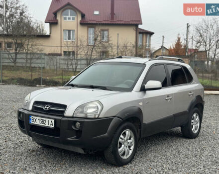 Серый Хендай Туксон, объемом двигателя 1.98 л и пробегом 241 тыс. км за 7000 $, фото 5 на Automoto.ua