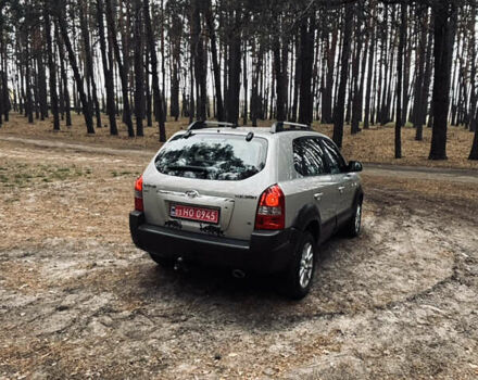 Сірий Хендай Туксон, об'ємом двигуна 1.98 л та пробігом 186 тис. км за 8200 $, фото 3 на Automoto.ua