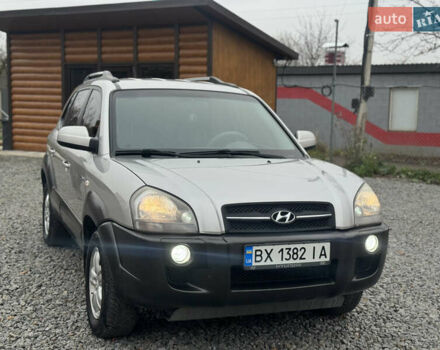 Серый Хендай Туксон, объемом двигателя 1.98 л и пробегом 241 тыс. км за 7000 $, фото 69 на Automoto.ua