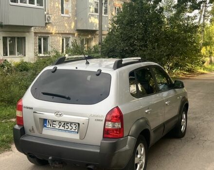 Сірий Хендай Туксон, об'ємом двигуна 2 л та пробігом 262 тис. км за 4400 $, фото 3 на Automoto.ua