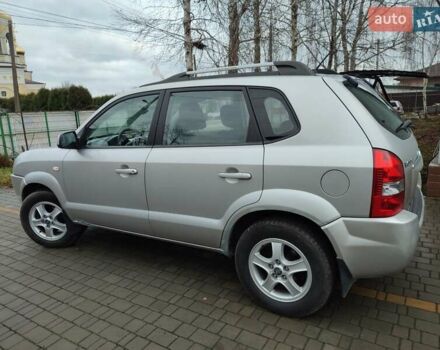 Серый Хендай Туксон, объемом двигателя 1.99 л и пробегом 178 тыс. км за 6700 $, фото 12 на Automoto.ua