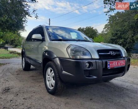 Сірий Хендай Туксон, об'ємом двигуна 2 л та пробігом 197 тис. км за 7800 $, фото 32 на Automoto.ua