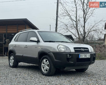 Серый Хендай Туксон, объемом двигателя 1.98 л и пробегом 241 тыс. км за 7000 $, фото 14 на Automoto.ua